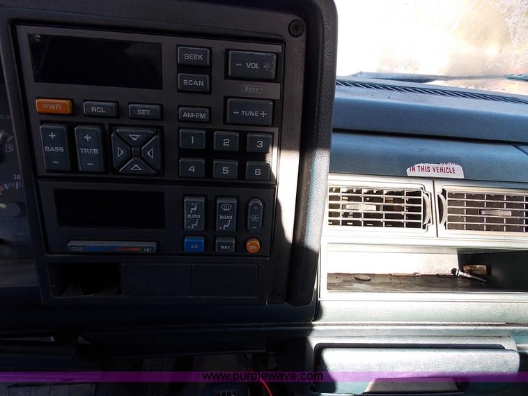 image for item J2691 1994 Chevrolet Cheyenne 3500 utility truck