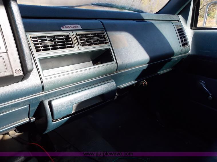 image for item J2691 1994 Chevrolet Cheyenne 3500 utility truck