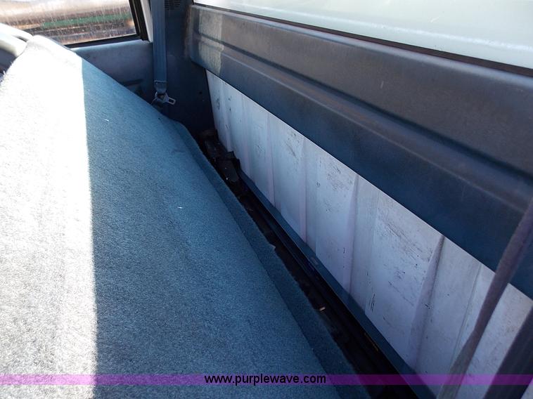 image for item J2691 1994 Chevrolet Cheyenne 3500 utility truck