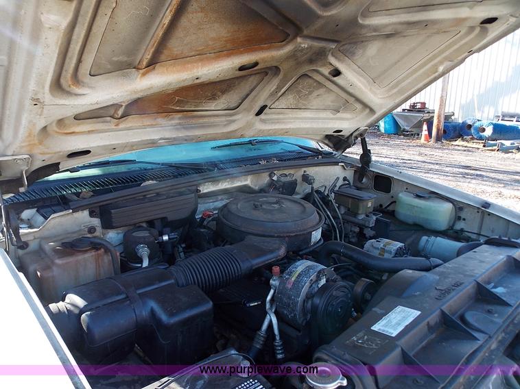 image for item J2691 1994 Chevrolet Cheyenne 3500 utility truck