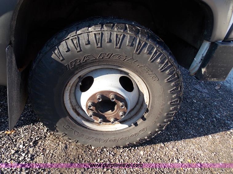 image for item J2691 1994 Chevrolet Cheyenne 3500 utility truck