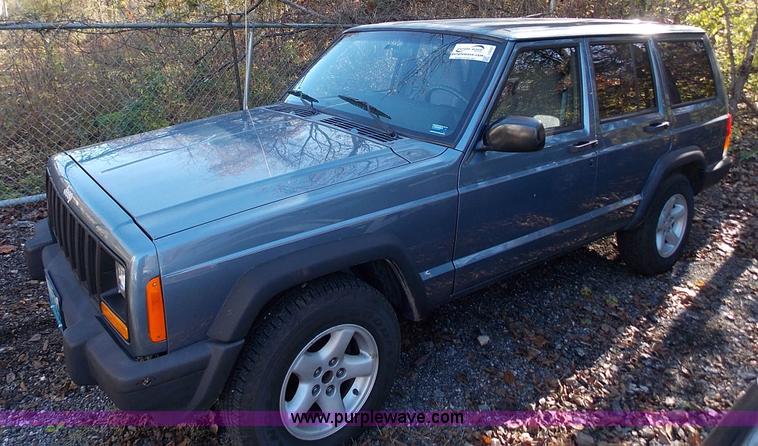 image for item J2692 1998 Jeep Cherokee Sport SUV