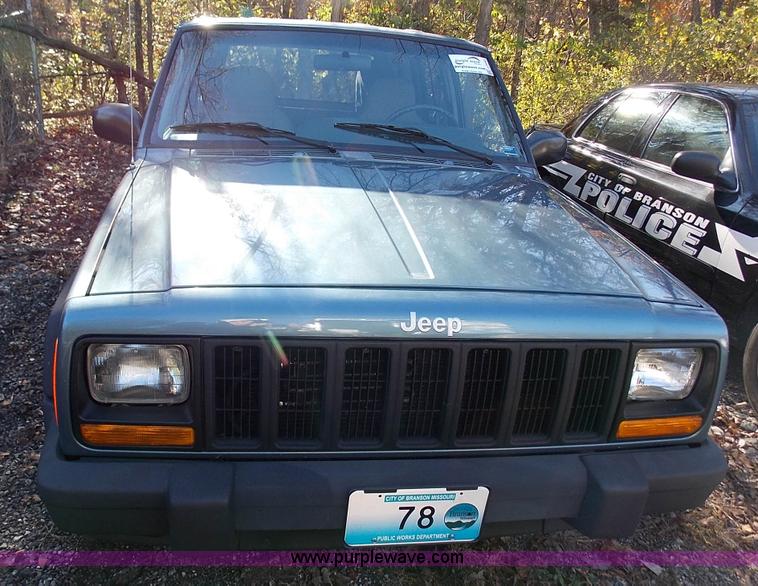 image for item J2692 1998 Jeep Cherokee Sport SUV