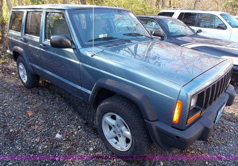 image for item J2692 1998 Jeep Cherokee Sport SUV