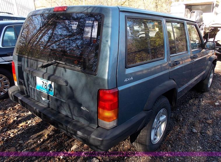 image for item J2692 1998 Jeep Cherokee Sport SUV