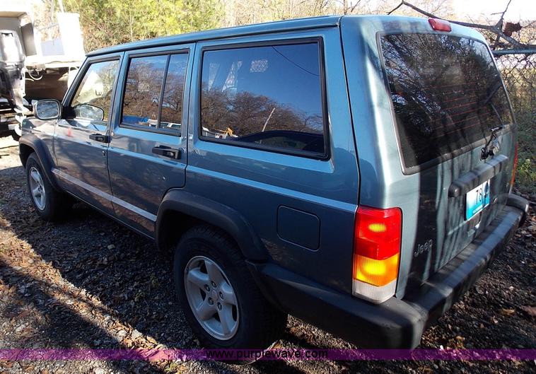 image for item J2692 1998 Jeep Cherokee Sport SUV