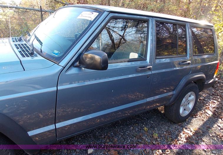 image for item J2692 1998 Jeep Cherokee Sport SUV