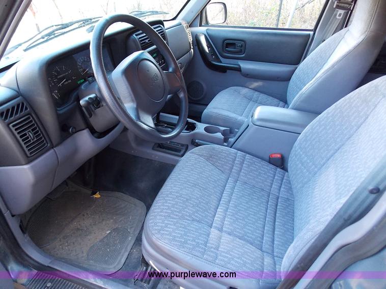 image for item J2692 1998 Jeep Cherokee Sport SUV