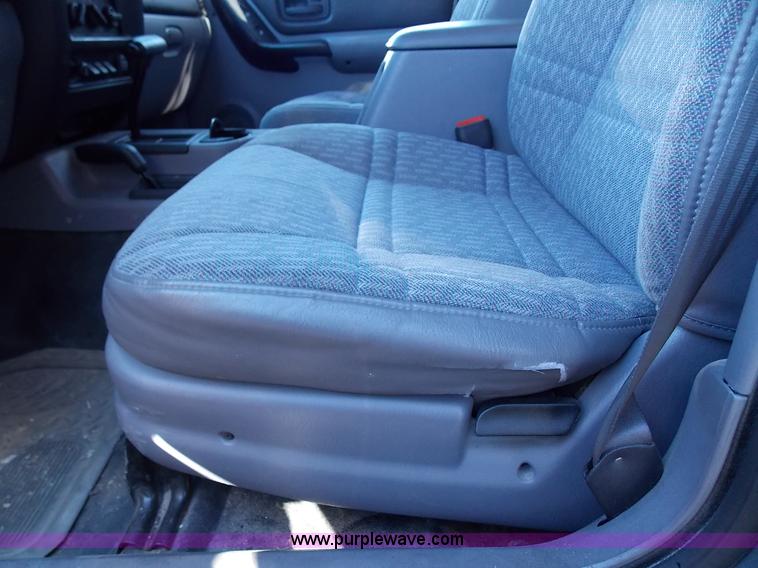 image for item J2692 1998 Jeep Cherokee Sport SUV