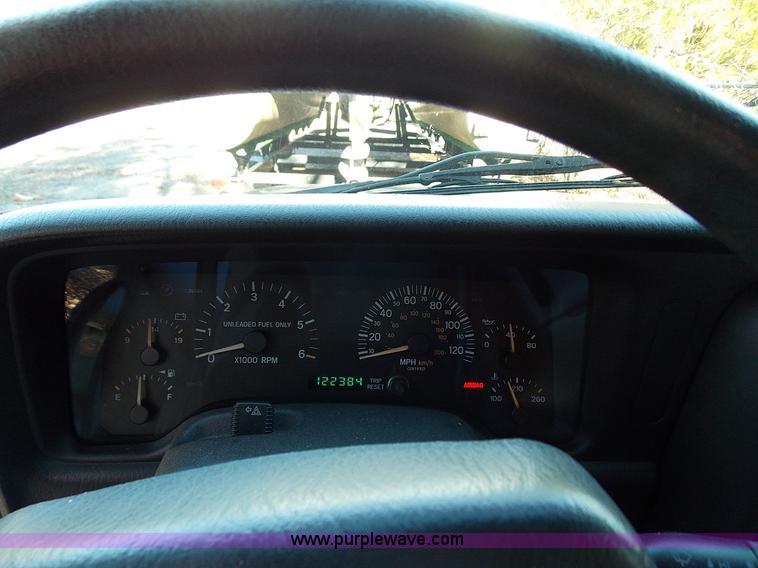 image for item J2692 1998 Jeep Cherokee Sport SUV