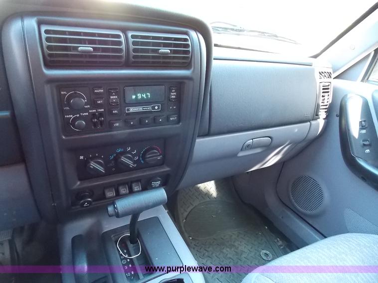 image for item J2692 1998 Jeep Cherokee Sport SUV