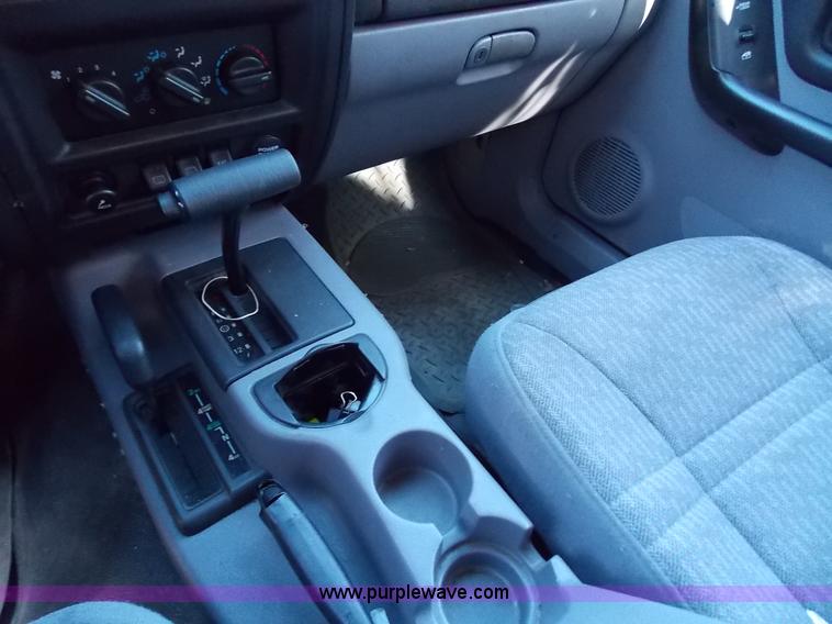 image for item J2692 1998 Jeep Cherokee Sport SUV