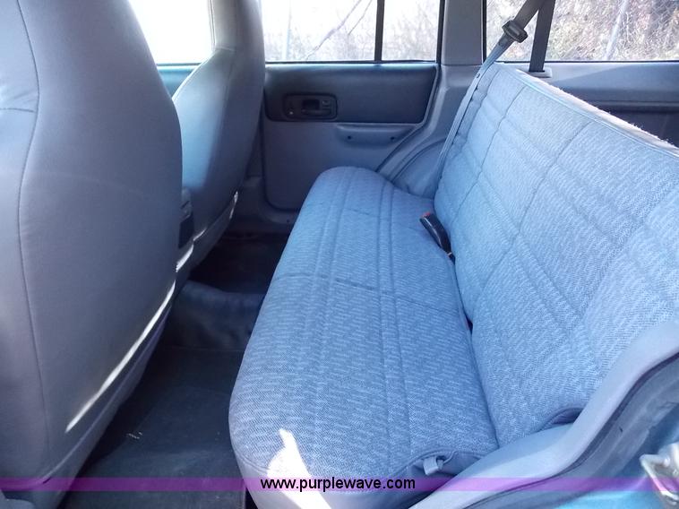 image for item J2692 1998 Jeep Cherokee Sport SUV