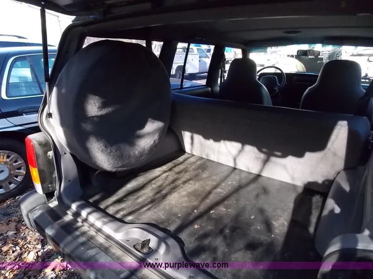 image for item J2692 1998 Jeep Cherokee Sport SUV