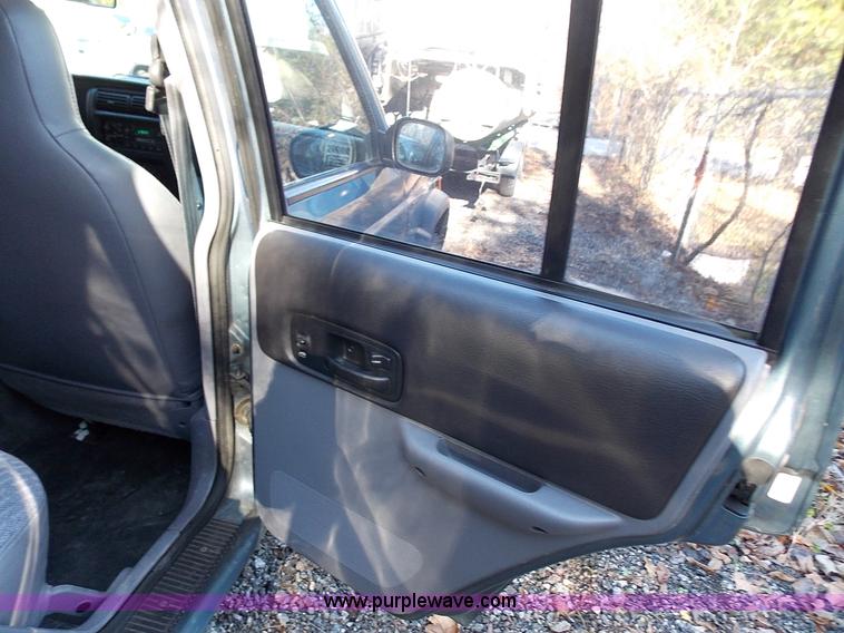 image for item J2692 1998 Jeep Cherokee Sport SUV