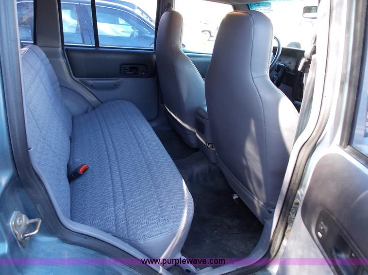 image for item J2692 1998 Jeep Cherokee Sport SUV