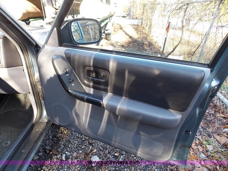 image for item J2692 1998 Jeep Cherokee Sport SUV