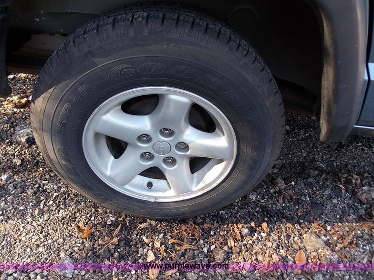 image for item J2692 1998 Jeep Cherokee Sport SUV