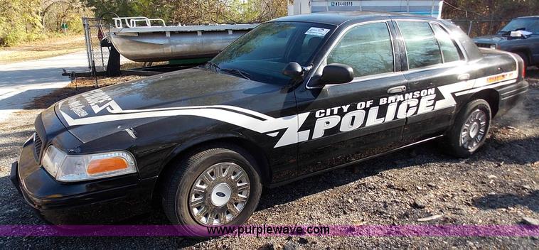 image for item J2693 2005 Ford Crown Victoria Police Interceptor
