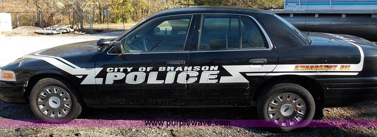 image for item J2693 2005 Ford Crown Victoria Police Interceptor