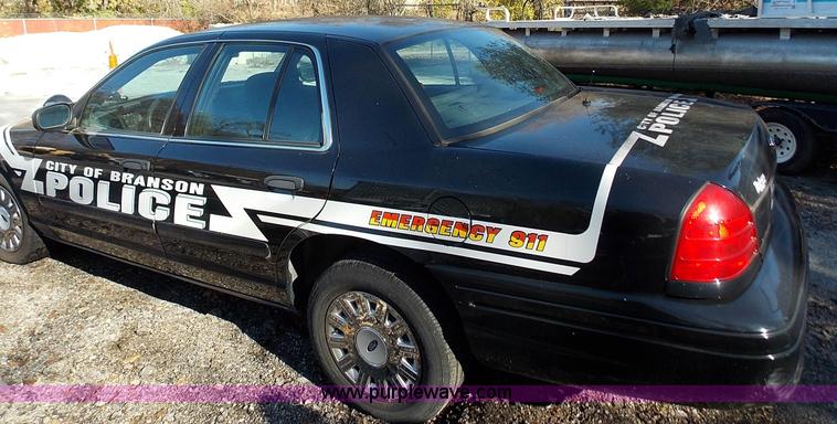 image for item J2693 2005 Ford Crown Victoria Police Interceptor