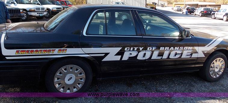 image for item J2693 2005 Ford Crown Victoria Police Interceptor