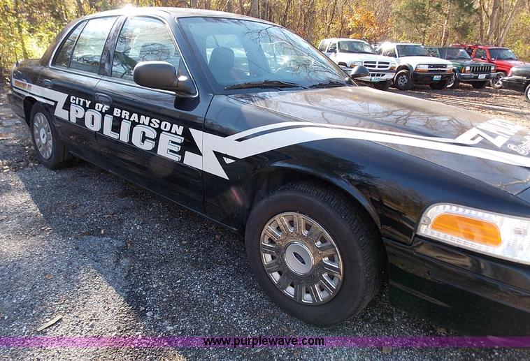 image for item J2693 2005 Ford Crown Victoria Police Interceptor