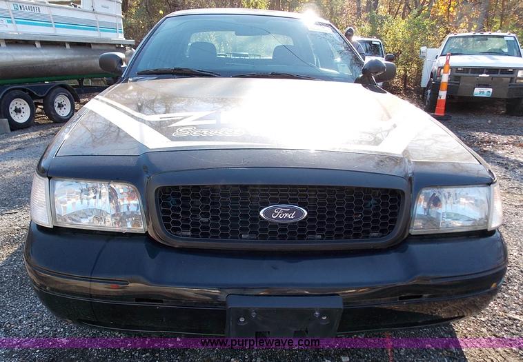 image for item J2693 2005 Ford Crown Victoria Police Interceptor