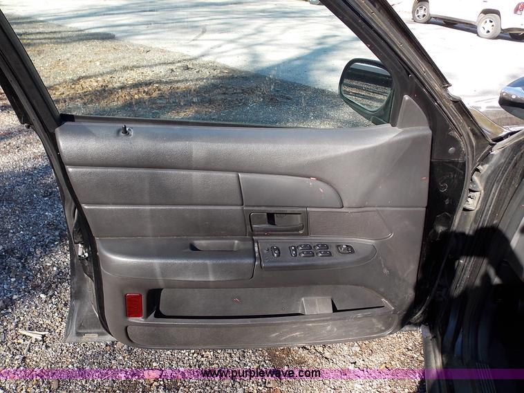 image for item J2693 2005 Ford Crown Victoria Police Interceptor