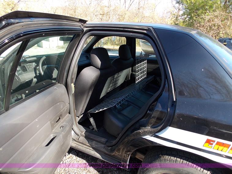 image for item J2693 2005 Ford Crown Victoria Police Interceptor