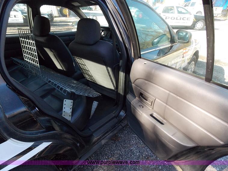 image for item J2693 2005 Ford Crown Victoria Police Interceptor