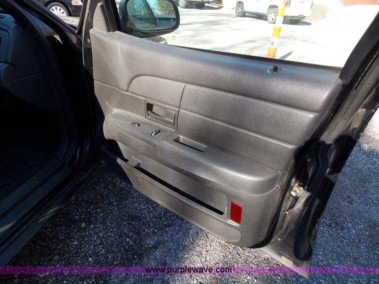 image for item J2693 2005 Ford Crown Victoria Police Interceptor