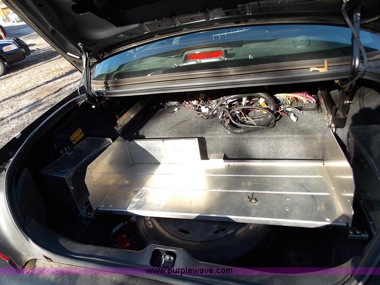 image for item J2693 2005 Ford Crown Victoria Police Interceptor