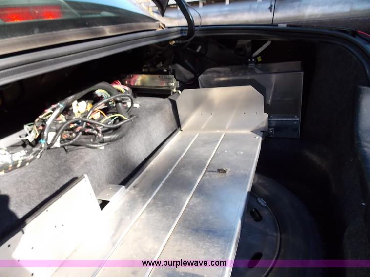 image for item J2693 2005 Ford Crown Victoria Police Interceptor