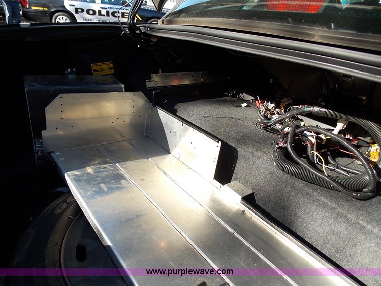 image for item J2693 2005 Ford Crown Victoria Police Interceptor