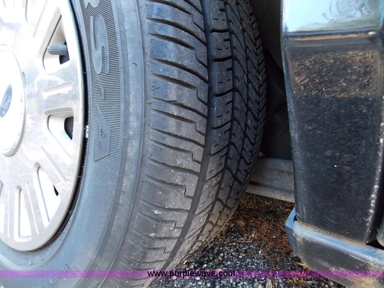 image for item J2693 2005 Ford Crown Victoria Police Interceptor