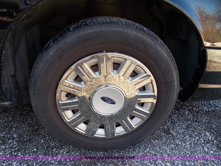 image for item J2693 2005 Ford Crown Victoria Police Interceptor