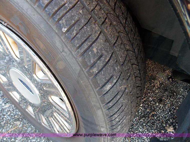 image for item J2693 2005 Ford Crown Victoria Police Interceptor