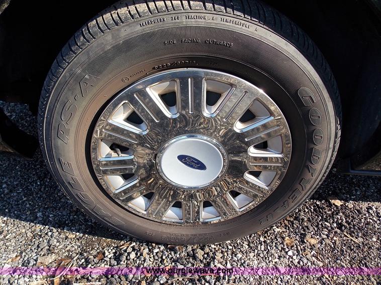 image for item J2693 2005 Ford Crown Victoria Police Interceptor