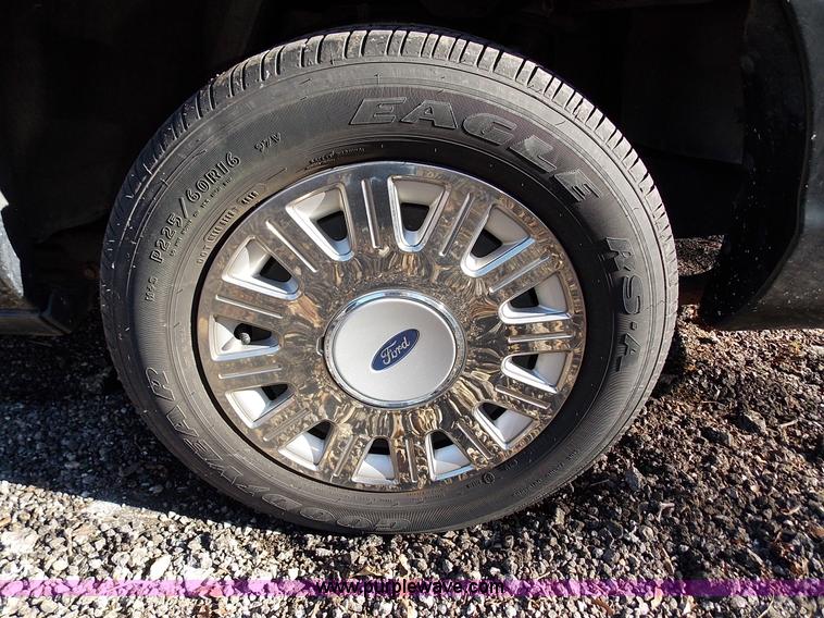 image for item J2693 2005 Ford Crown Victoria Police Interceptor