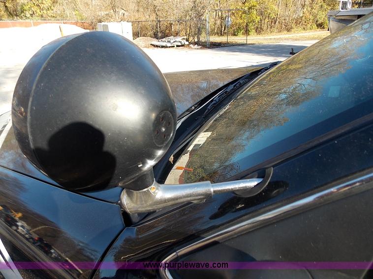 image for item J2693 2005 Ford Crown Victoria Police Interceptor