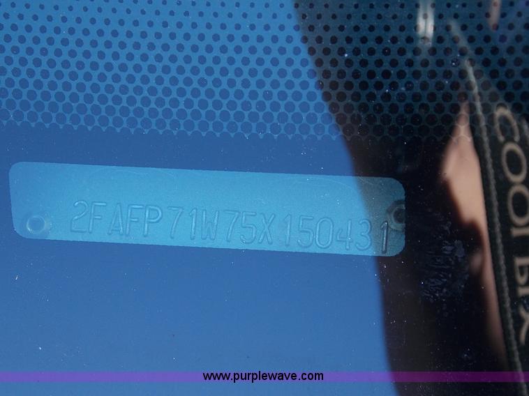 image for item J2693 2005 Ford Crown Victoria Police Interceptor