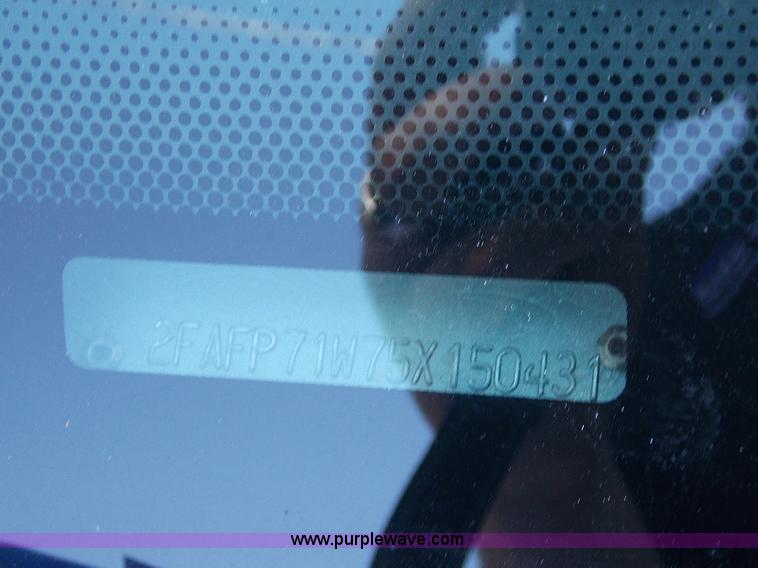 image for item J2693 2005 Ford Crown Victoria Police Interceptor