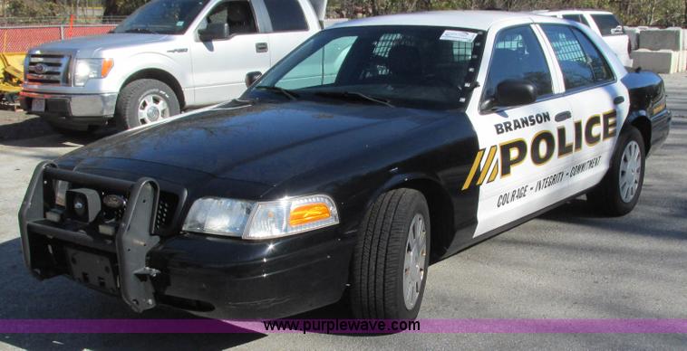 image for item J2695 2010 Ford Crown Victoria Police Interceptor