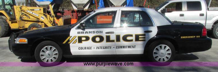 image for item J2695 2010 Ford Crown Victoria Police Interceptor