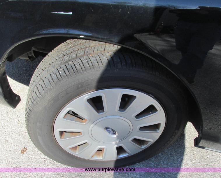 image for item J2695 2010 Ford Crown Victoria Police Interceptor