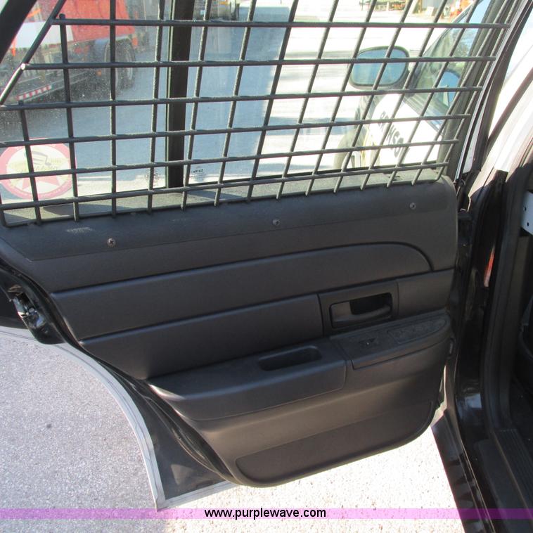 image for item J2695 2010 Ford Crown Victoria Police Interceptor