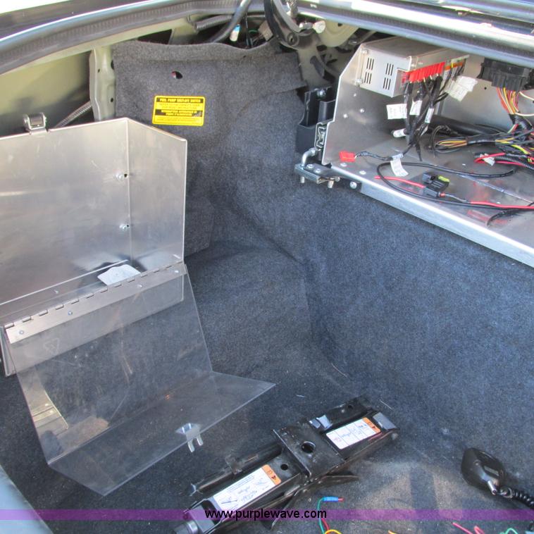 image for item J2695 2010 Ford Crown Victoria Police Interceptor