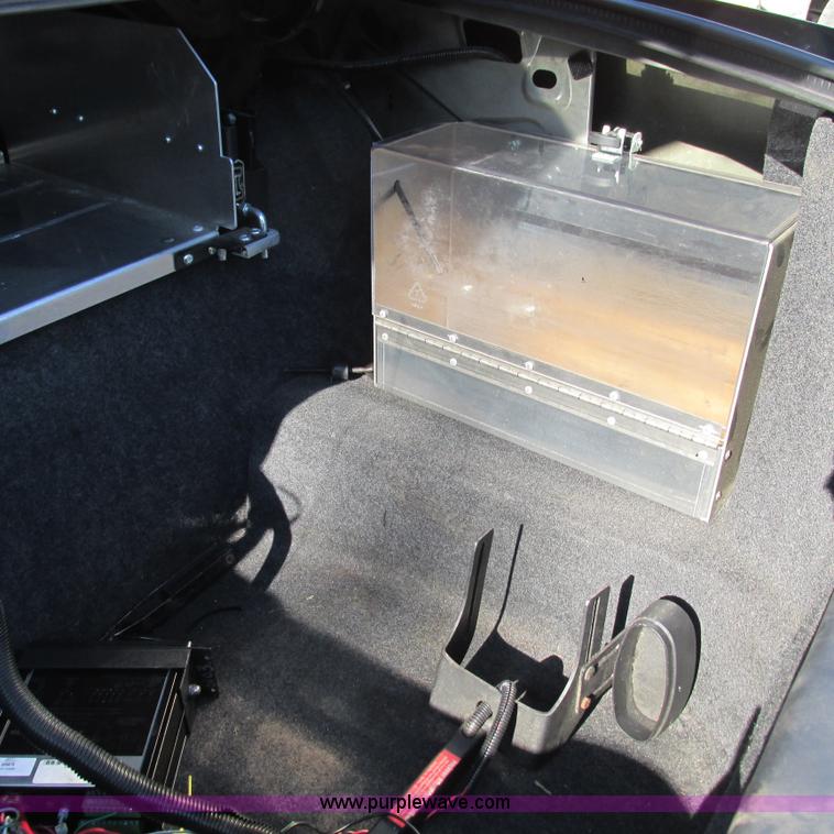 image for item J2695 2010 Ford Crown Victoria Police Interceptor