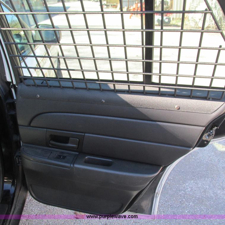 image for item J2695 2010 Ford Crown Victoria Police Interceptor